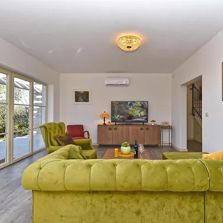 Holiday home Mit Privatpool Fuer 6 Personen Ca 120 Qm In Rakovci, Istrien Istrische Riviera *