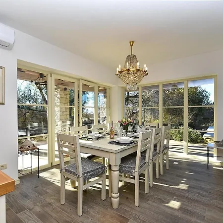 Mit Privatpool Fuer 6 Personen Ca 120 Qm In Rakovci, Istrien Istrische Riviera *