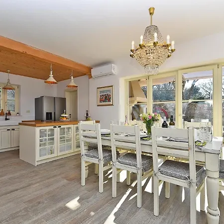 Mit Privatpool Fuer 6 Personen Ca 120 Qm In Rakovci, Istrien Istrische Riviera